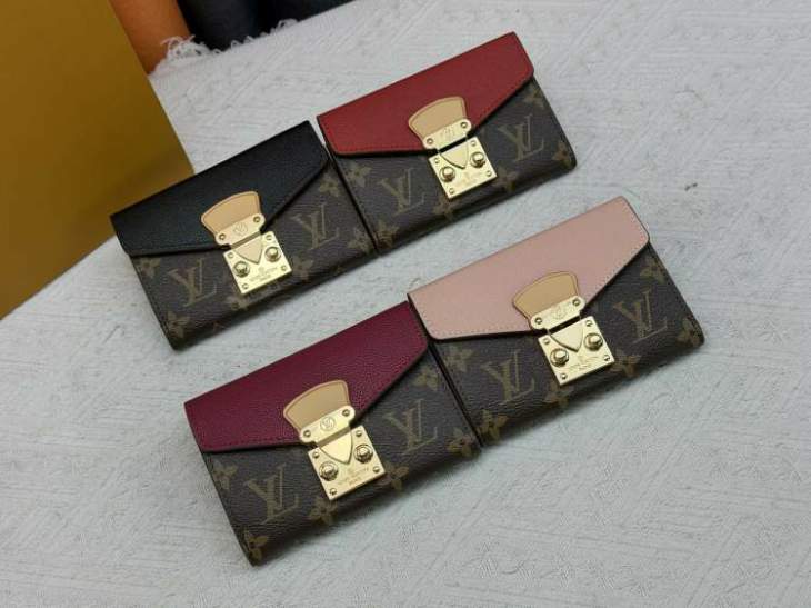 Picture of Louis Vuitton Wallets _SKUfw221093935fw